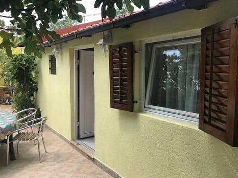 Facade/entrance, Balcony/Terrace