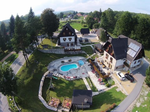 Facade/entrance, Bird's eye view