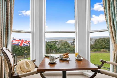 Day, Natural landscape, View (from property/room), Seating area, Dining area, Sea view