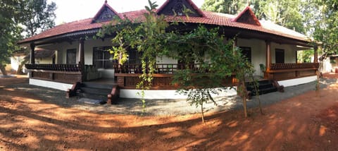 Facade/entrance, River view