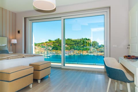 Photo of the whole room, Seating area, Bedroom, City view, Sea view