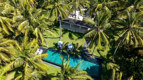 Property building, Swimming pool, Swimming pool, VIP