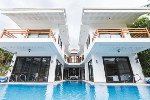 Facade/entrance, Swimming pool