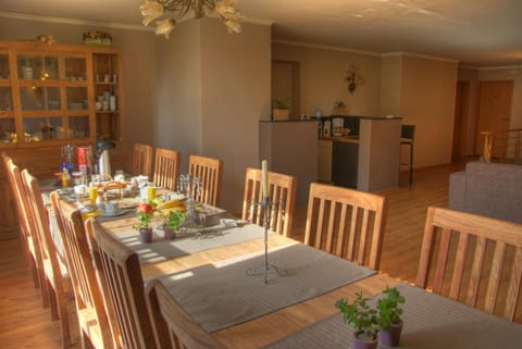 Restaurant/places to eat, Communal lounge/ TV room