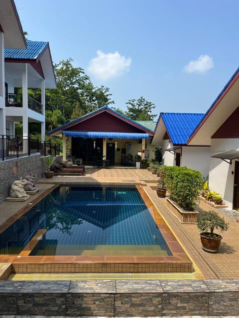 Property building, Restaurant/places to eat, Pool view, Swimming pool, Breakfast, sunbed