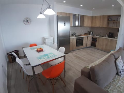 Matthews Beach House Villa in Vlorë