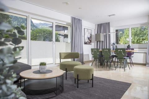 Seating area, Dining area