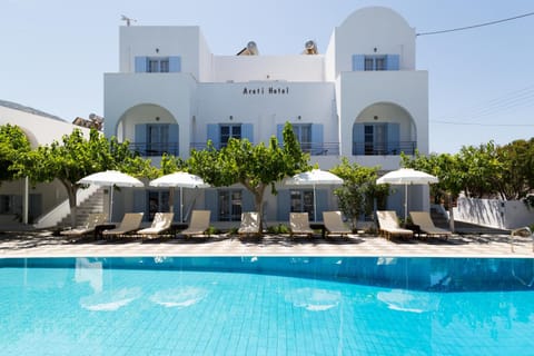Property building, Facade/entrance, Summer, Swimming pool, Swimming pool