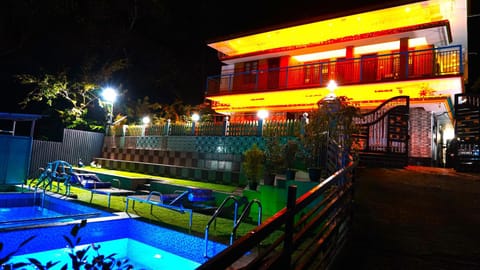 Property building, Swimming pool