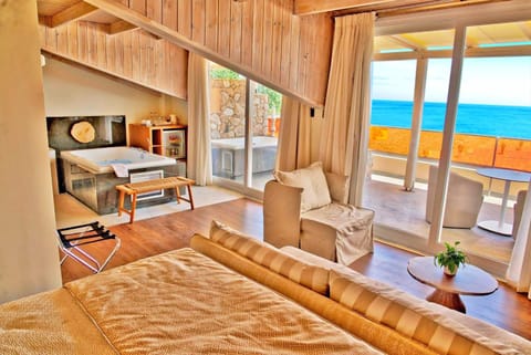 Balcony/Terrace, Living room, Photo of the whole room, Seating area, Bedroom, Sea view, Bath