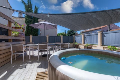 Patio, Solarium, Spa and wellness centre/facilities