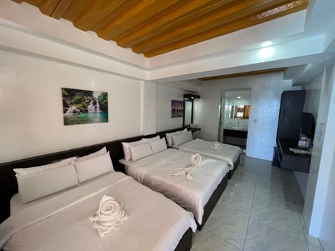 Bed, Photo of the whole room, towels