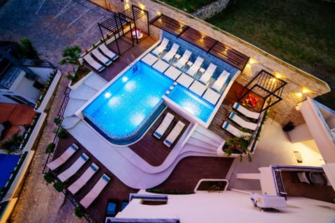 Swimming pool, Swimming pool