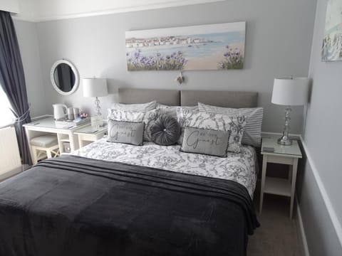 Linden Lodge Guest House Bed and Breakfast in Weston-super-Mare