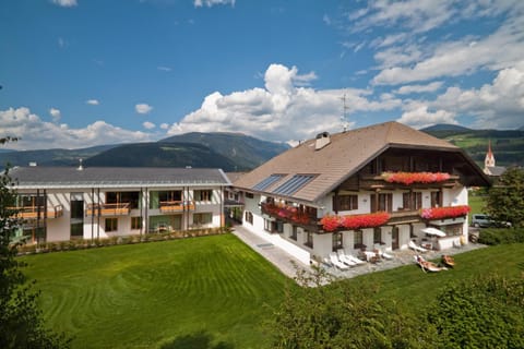 Day, Garden view
