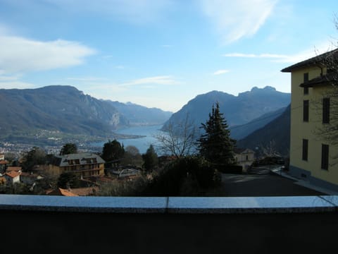 Photo of the whole room, Autumn, Lake view