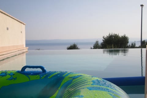 Pool view, Sea view