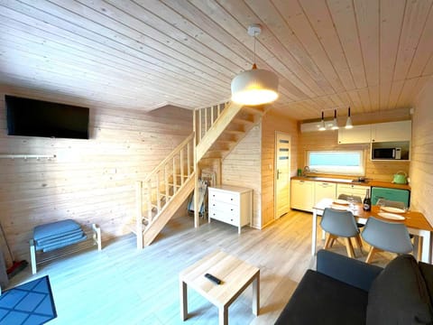 Communal lounge/ TV room, TV and multimedia, Kitchen or kitchenette, Living room, Seating area, Dining area