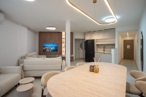 Communal lounge/ TV room, TV and multimedia, Kitchen or kitchenette, Living room, Seating area, Evening entertainment