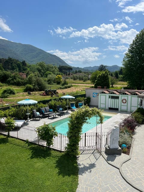 Nearby landmark, Spring, Day, Garden, Hot Tub, Garden view, Mountain view, Pool view, Swimming pool, sunbed