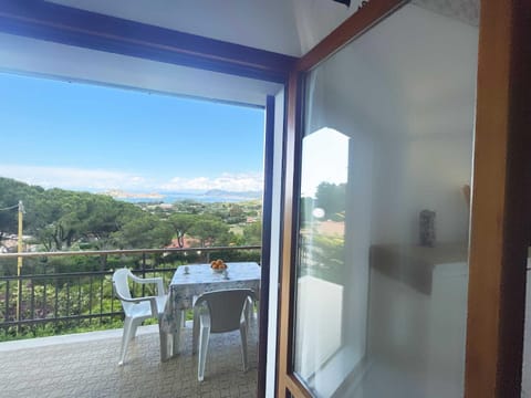 Natural landscape, View (from property/room), Living room, Seating area