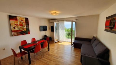 TV and multimedia, Living room, Photo of the whole room, Dining area