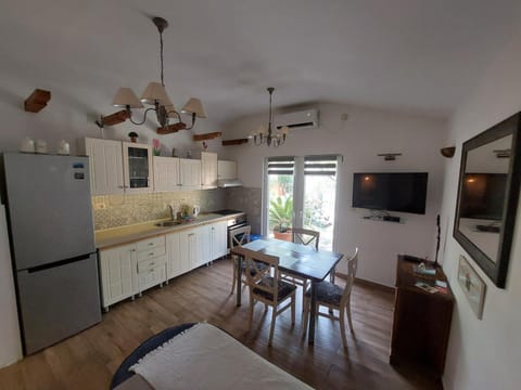 Garden apartmant near sea Apartment in Dobrota