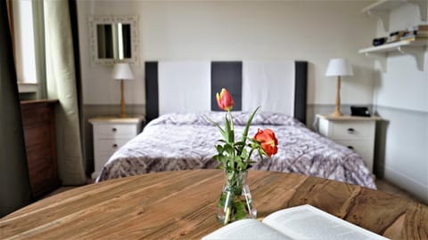 Patio, TV and multimedia, View (from property/room), Kitchen or kitchenette, Decorative detail, Landmark view, Inner courtyard view, toaster