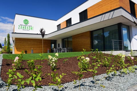 Facade/entrance, Property logo or sign, Balcony/Terrace