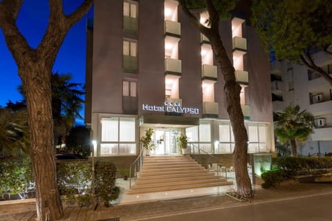Property building, Facade/entrance, Night