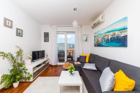 TV and multimedia, View (from property/room), Living room, Seating area