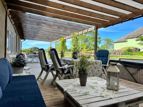 Patio, Seating area