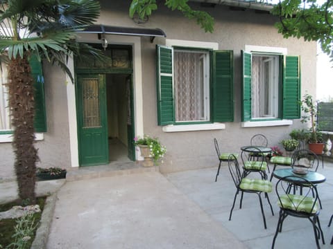 Garden, Balcony/Terrace