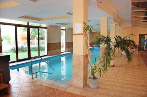 Hot Tub, Swimming pool