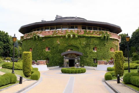 Property building, Garden