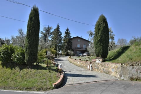 Facade/entrance, Neighbourhood