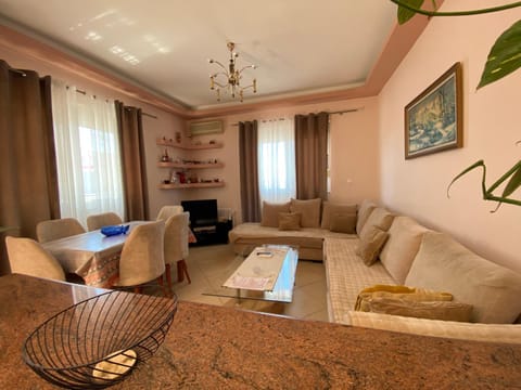 Vila Floban & MIRDAR KOSHI Apartment in Sarandë