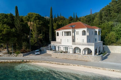 Facade/entrance, Off site, Day, Natural landscape, Bird's eye view, Garden, Balcony/Terrace, Other, Decorative detail, Beach, Beach, Sea view