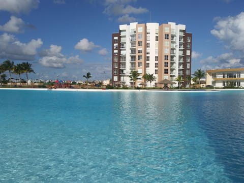 Neighbourhood, On site, Swimming pool, Swimming pool
