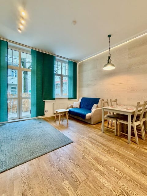 Balcony/Terrace, Balcony/Terrace, Living room, Seating area, Dining area