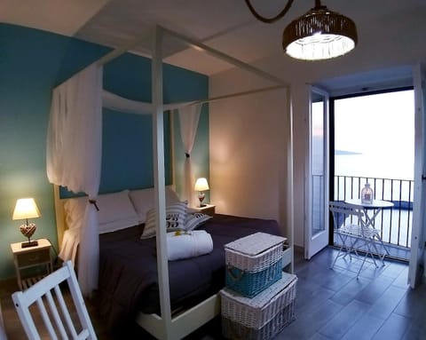 Balcony/Terrace, Other, Decorative detail, Sea view, Drinks, Family