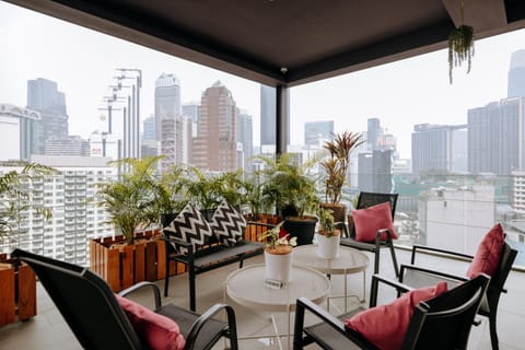 Day, View (from property/room), Balcony/Terrace, Seating area, City view