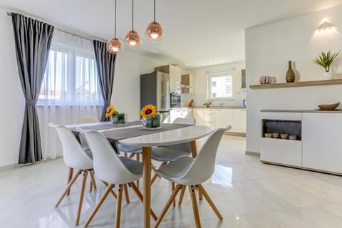 Kitchen or kitchenette, Communal kitchen
