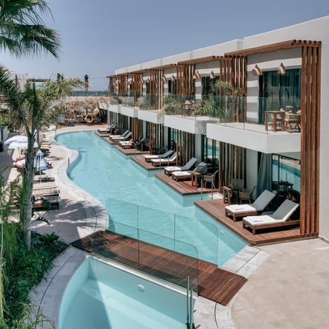Property building, Balcony/Terrace, Pool view, Swimming pool