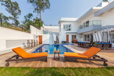 Swimming pool, Swimming pool
