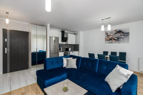 Coffee/tea facilities, Kitchen or kitchenette, Dining area