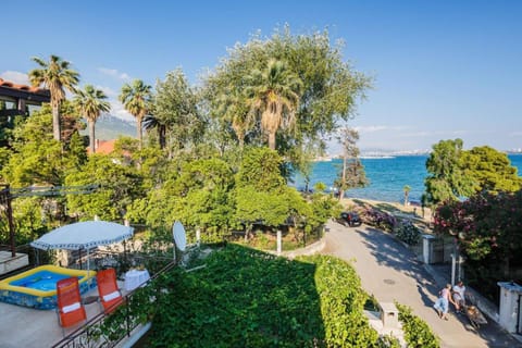Neighbourhood, Natural landscape, Bird's eye view, BBQ facilities, Balcony/Terrace, Beach, Beach, Area and facilities, Family