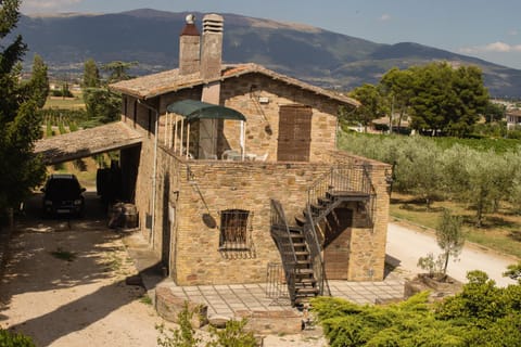 Facade/entrance, Bird's eye view