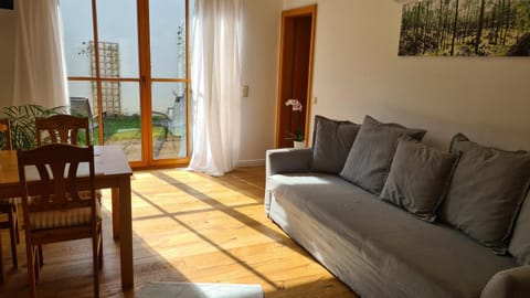 Living room, Dining area, Food