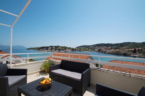 Balcony/Terrace, Balcony/Terrace, Seating area, City view, Landmark view, Sea view, Street view